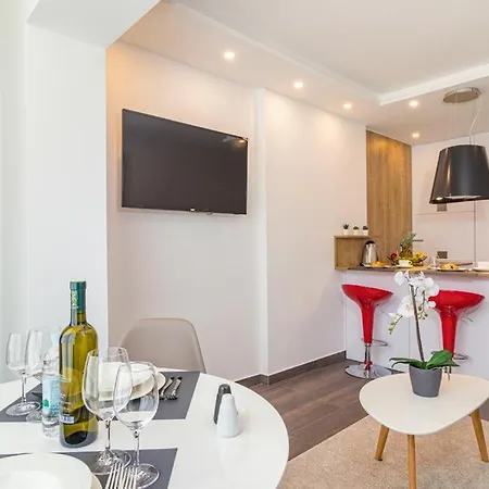 N&g New Stoja 아파트 *