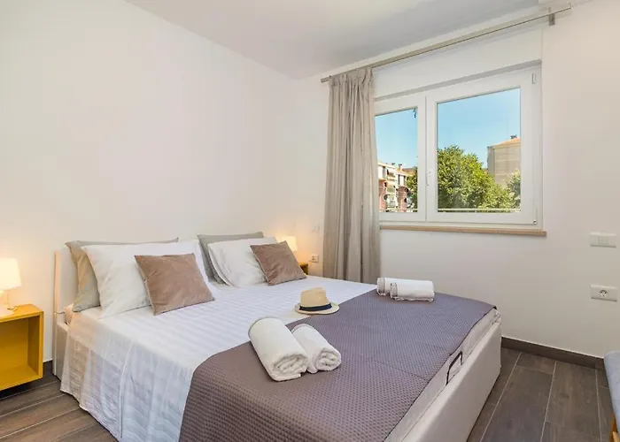 N&g New Stoja Пула